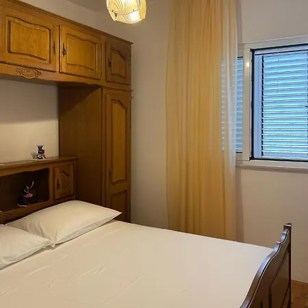 公寓 Awesome In Okrug Gornji With Wifi 特罗吉尔