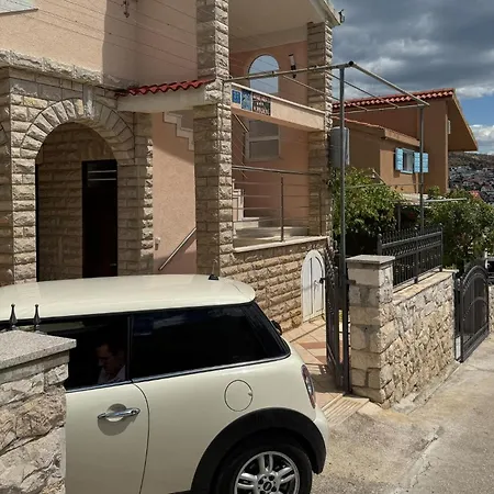 Awesome In Okrug Gornji With Wifi *