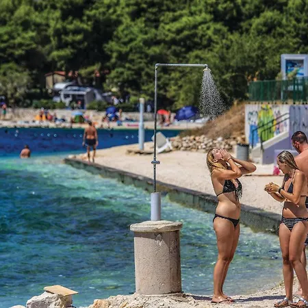 Awesome In Okrug Gornji With Wifi Lejlighed