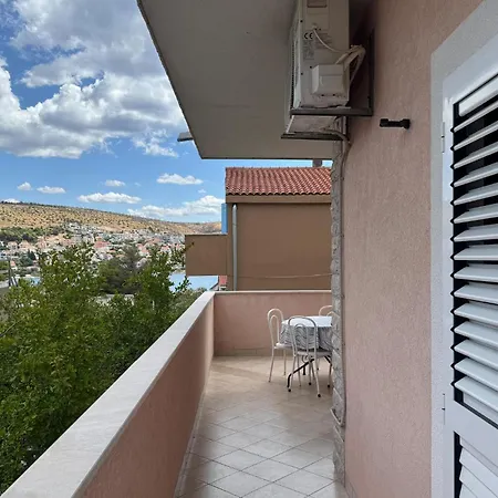 Apartmán Gorgeous In Okrug Gornji With Wifi