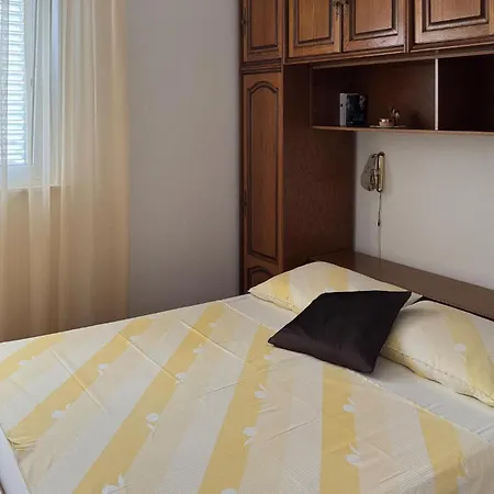 Apartmán Gorgeous In Okrug Gornji With Wifi *