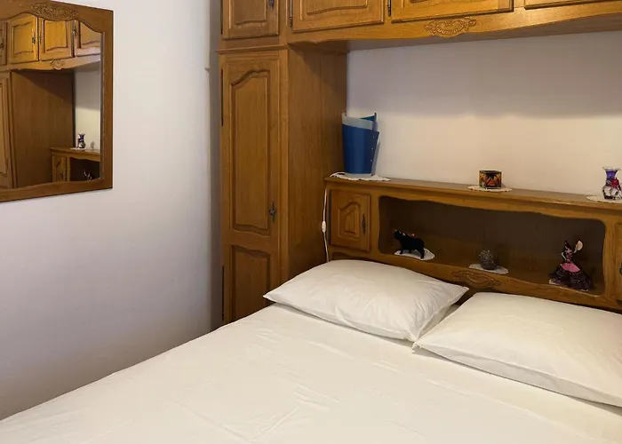 公寓 Awesome In Okrug Gornji With Wifi *