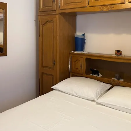Apartamento Gorgeous In Okrug Gornji With Wifi *